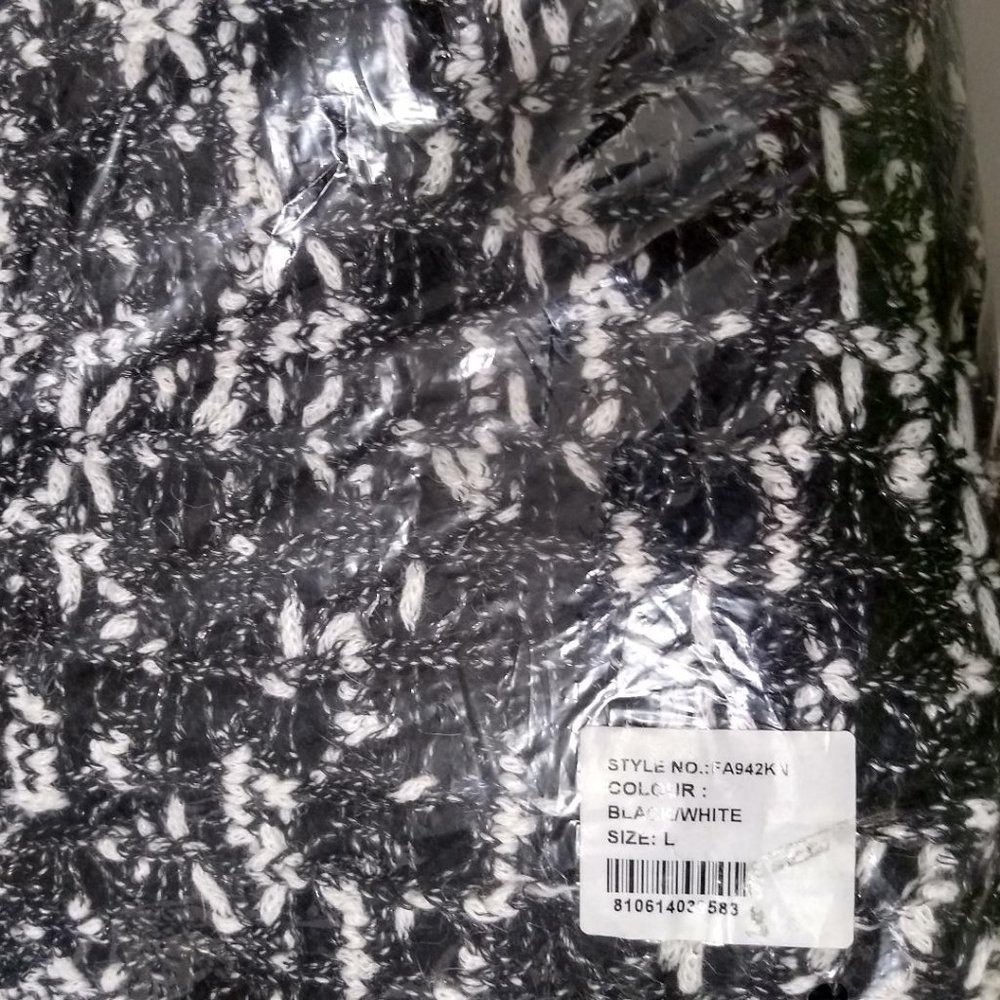 FoxieDox NWT Large black and white duster cardigan sweater PTP approx 25” - Picture 9 of 9